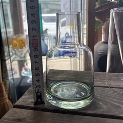 ガラス　フラワーベース　花瓶　グリーンの画像