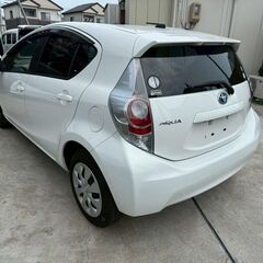 アクア ハイブリッド 1.5S ナビ TV DVD再生 Bluetooth再生 車検2年含 【総額49.8万円】の画像