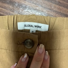 GLOBALWORKベージュのパンツ Sサイズの画像
