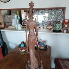 木製タイの仏像の画像