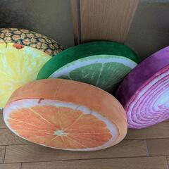 値下げ　クッション　座布団　4つ　パイン.ライム.玉ねぎ.オレンジの画像