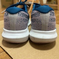 値下しました　アシックス　スニーカーの画像