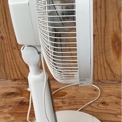 使いやすいスタンダードタイプ。 洗練ホワイトでさまざまなお部屋にフィット 三菱電機　扇風機　R30J MAの画像