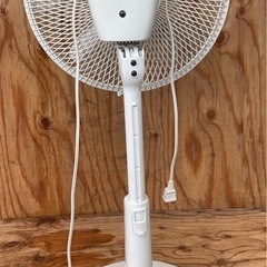 使いやすいスタンダードタイプ。 洗練ホワイトでさまざまなお部屋にフィット 三菱電機　扇風機　R30J MAの画像