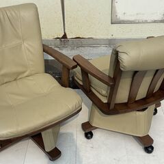 中古品　回転式チェア　２脚セット　キャスター付きの画像