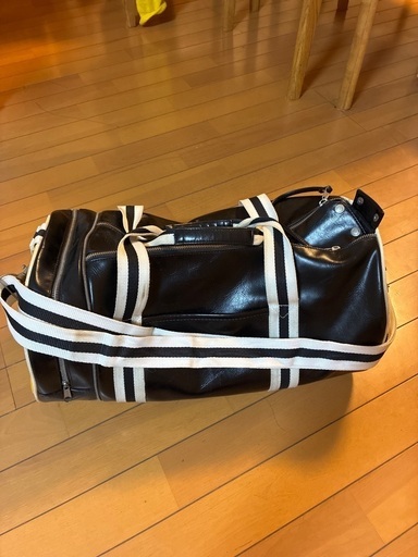 魅力の FRED PERRY ドラムバッグ (じゅん) 谷塚のバッグ《ショルダー バッグ