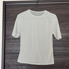 美品 GU シアーTシャツ の画像