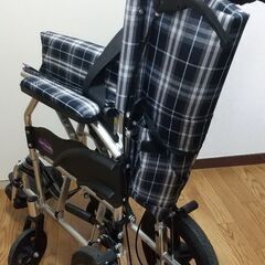 介助式車椅子の画像