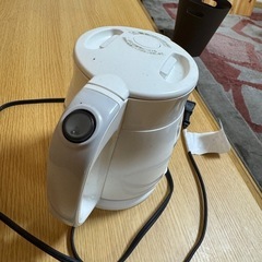 電気ポットの画像