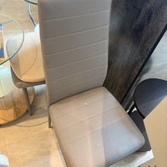 ネイルテーブルと机の画像
