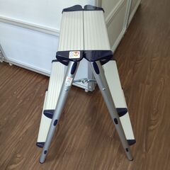 アルミ踏台３段 脚立 天板面の高さ約760mm 最大使用重量100kgの画像