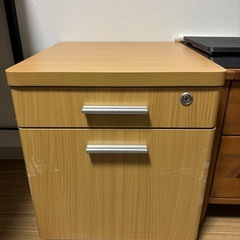 鍵/キャスター付きキャビネット