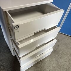 【美品】4段タンス ② 白系 プラスチック製 木製天板 お洒落 コンパクト 早い者勝ち 引取歓迎 配送OKの画像