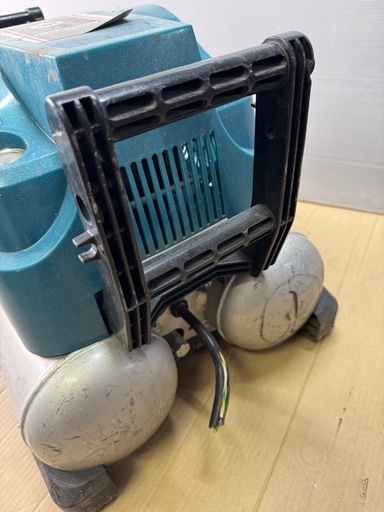 マキタAC460XGH-16L 高圧エアコンプレッサ
