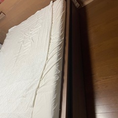 クイーンマットレスフレームの画像