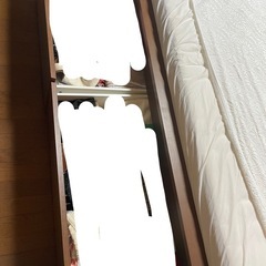 クイーンマットレスフレームの画像