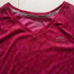 【美品】TIGER Mサイズ ピンク Vネック Tシャツ　細身タイプの画像