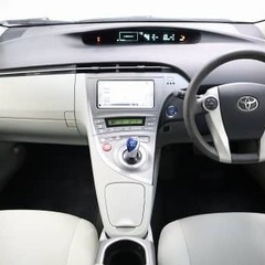 駐車場でもすぐ発見！！👀トヨタ プリウス 　Ｓの画像