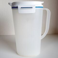 併買無料【程度良品】冷水ピッチャー サイドロック冷水筒 ウォーターピッチャー ワンプッシュ開閉 2L 2000ml ホワイト/半透明 冷水 冷氷 麦茶 お茶の画像