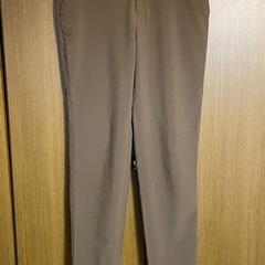 GU キャメルパンツの画像