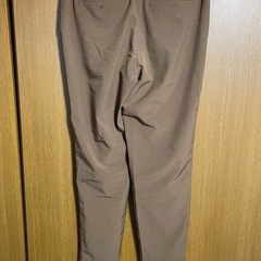 GU キャメルパンツの画像