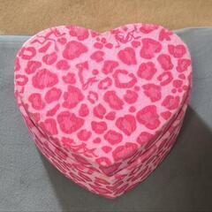 ハート型の箱の画像