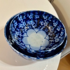 大小ペアのどんぶりの画像