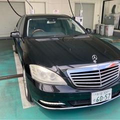 人気の黒Sクラスベンツの出品です。
