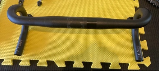 FIZIK「フィジーク」 CYRANO R3 スネーク 380mm ハンドル/ 阪急