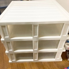 プラスチック製収納ケースの画像