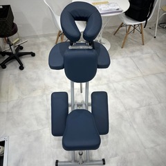 折りたたみ式マッサージチェアーの画像