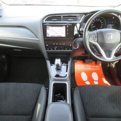 ホンダ　シャトル　ハイブリッドＺ★1年保証★ロードサービス付　ＣＴＢＡ　メーカーナビ　地デジ　バックカメラ　Ｂｌｕｅｔｏｏｔｈ　ＨＤＭＩ　クルコン　パドルシフト　前席シートヒーター　ＥＴＣ　スマートキー　オートライト　ＬＥＤヘッドライト　純正１６ＡＷの画像