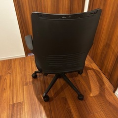 【予約済み】ワークチェア ブラック色 布張り 肘掛け付き回転ハイバックデスクチェアの画像