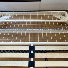 スチールベッドフレームの画像