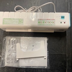 ☆中古￥1,000！【A4ラミネーター】　幅32.5㎝ｘ奥行8....