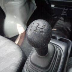 キャリィトラック　走行2.3万㎞　5速MT車　エアコン　パワステ　4WD　ブロックタイヤ　オーディオの画像