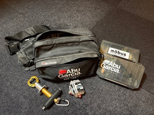 釣り道具セット（バッグ＋ルアー＋ケース 他）