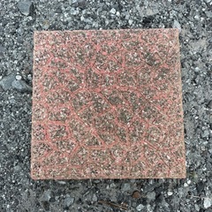 レンガ　　平板コンクリート　　1個50円
の画像