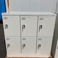 【OF-49】Plus プラス 多人数用ロッカー 貴重品ロッカー 鍵付き ６人用 小物入れロッカー ホワイトスチール スクールロッカー 定価約6万　検)事務机　オフィス チェア　会議 椅子　ロッカー　ミーティングテーブル　応接ソファ 店舗 事務所 什器　書庫 本棚 ラック デスク スチール 美品多数 格安 【中古オフィス家具】の画像