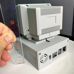 レトロなデスクトップパソコンのミニチュアの画像
