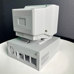 レトロなデスクトップパソコンのミニチュアの画像