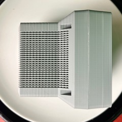 レトロなデスクトップパソコンのミニチュアの画像