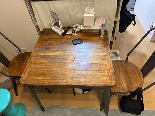 ダイニングテーブル、椅子