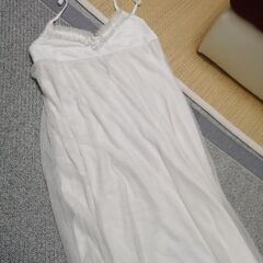 レディース　ワンピース　と　トレーナーの画像
