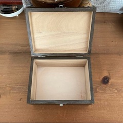 蓋付き木箱の画像