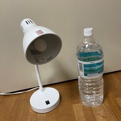 【お譲り先決まりました】ニトリ　デスクライト💡電球付きの画像