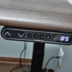 オカムラスイフト　電動スタンディングデスク2842658／ブラウン幅：約115×約67　の画像