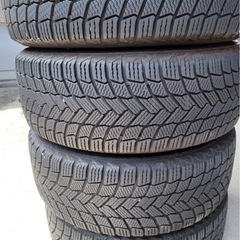 超美品！ 215/55R17 スタッドレスタイヤ4本セットの画像