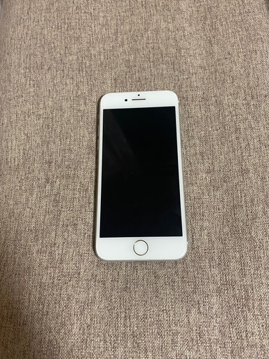 Apple iPhone8シルバー 64GB本体
  