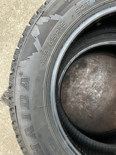 15インチスパイクタイヤ185/65/15 (UU) 銭函のタイヤ、ホイールの中古